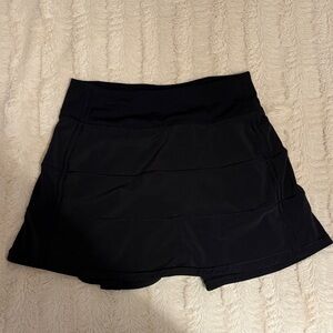 Lululemon women’s black skirt. In great condition.